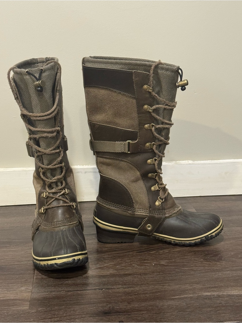 Sorel Conquest Carly boots size 8.5